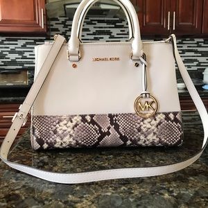 Michael Kors *****SOLD****